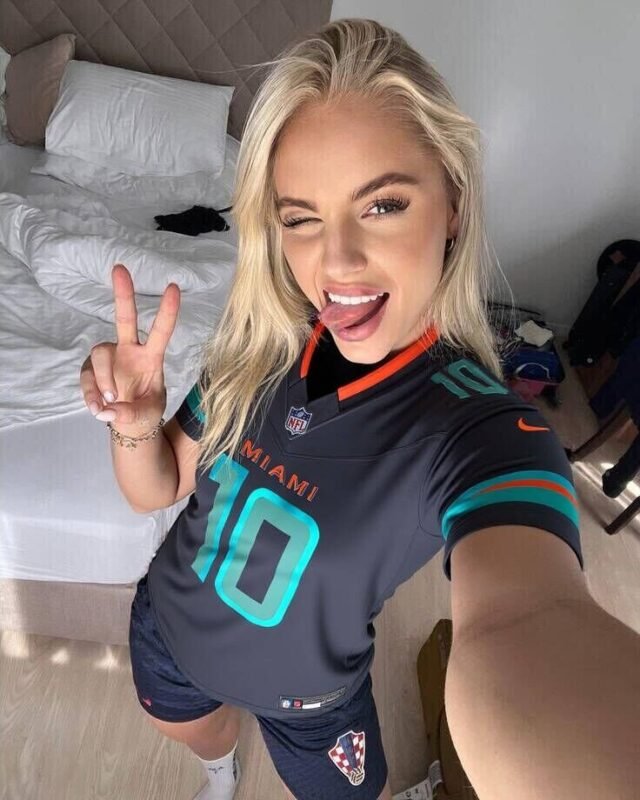 Image #1 from Adriana Navarro